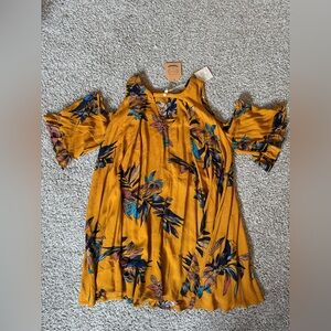 NWT Boutique Oversized Floral Cold Shoulder Tunic Top dress